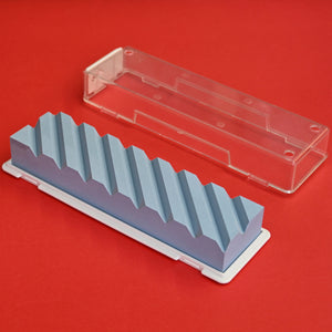 SUEHIRO Abrichtblock Abrichtstein #280 Japan SS-2 neben Hartplastikbox geöffnet Japan Japanisch